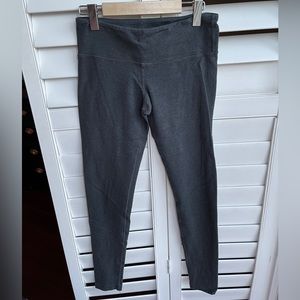 Women Grey Leggings - Lululemon - Size 6